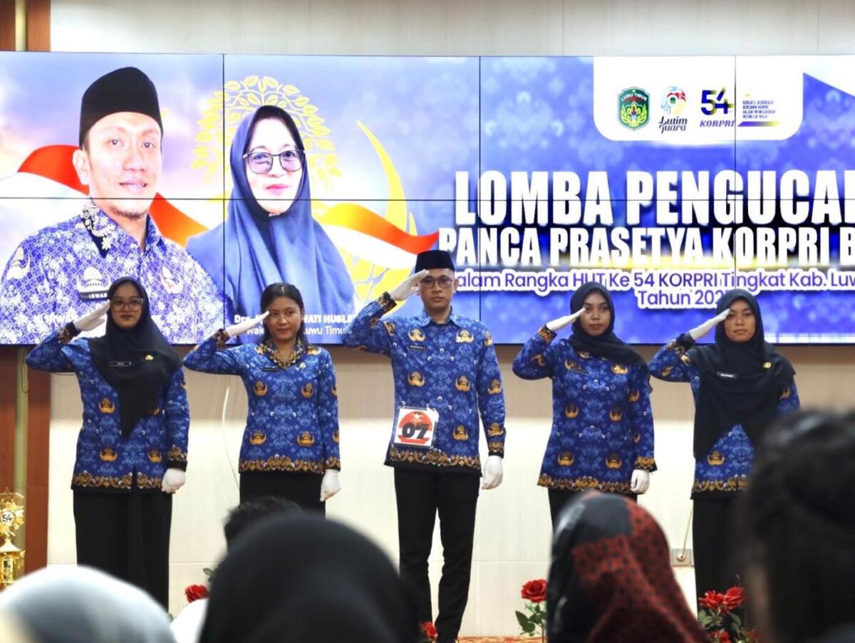 LOMBA PANCA PRASETYA KORPRI -- Pemerintah Kabupaten Luwu Timur menggelar Lomba Pengucapan Panca Prasetya Korpri Beregu di Aula Sasana Praja Kantor Bupati baru-baru ini. 