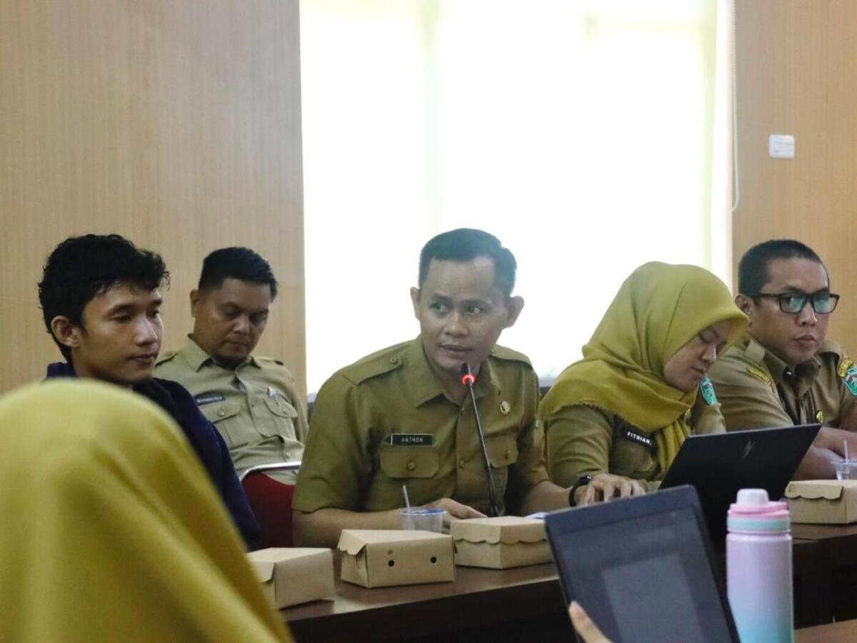 RAKOR -- Bapperida Kabupaten Luwu Timur menggelar Rakor Penyelenggaraan Simpul Jaringan Informasi Geospasial Kabupaten Luwu Timur sebagai tindaklanjut hasil Rakor awal dengan Badan Informasi Geospasial (BIG)  di Aula Bapperida, Senin (22/12). 
