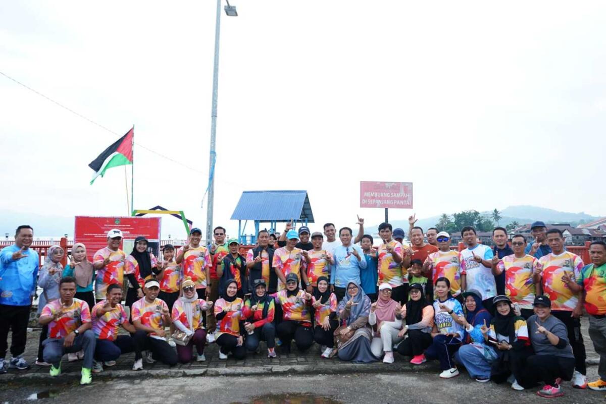 SEHAT -- ‎Bupati Luwu Timur, Irwan Bachri Syam hadir di Area Campsite Sorowako bersama ratusan peserta yang mengikuti program Sabtu Sehat Juara (SSJ) baru-baruini.
