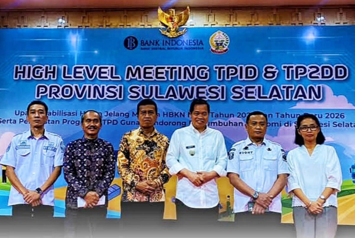 INFLASI -- Wakil Bupati Tana Toraja, Erianto L Paundanan mengikuti acara pengendalian inflasi jelang Natal–Tahun Baru serta percepatan digitalisasi transaksi pemerintah daerah HLM TPID dan TP2DD Provinsi Sulsel di Baruga Pinisi, Kantor BI Makassar, Rabu (3/12) lalu.
