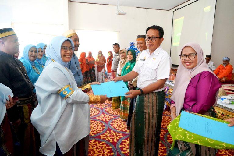 Pj Sekda Lutim Kukuhkan 41 Alumni Sekolah Budaya La Galigo