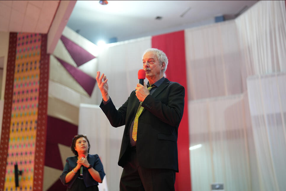 Hadir di Unhas, Peraih Nobel Prof Meldal Beri Pesan Menohok: Riset Lahir dari Pikiran Bebas dan Merdeka