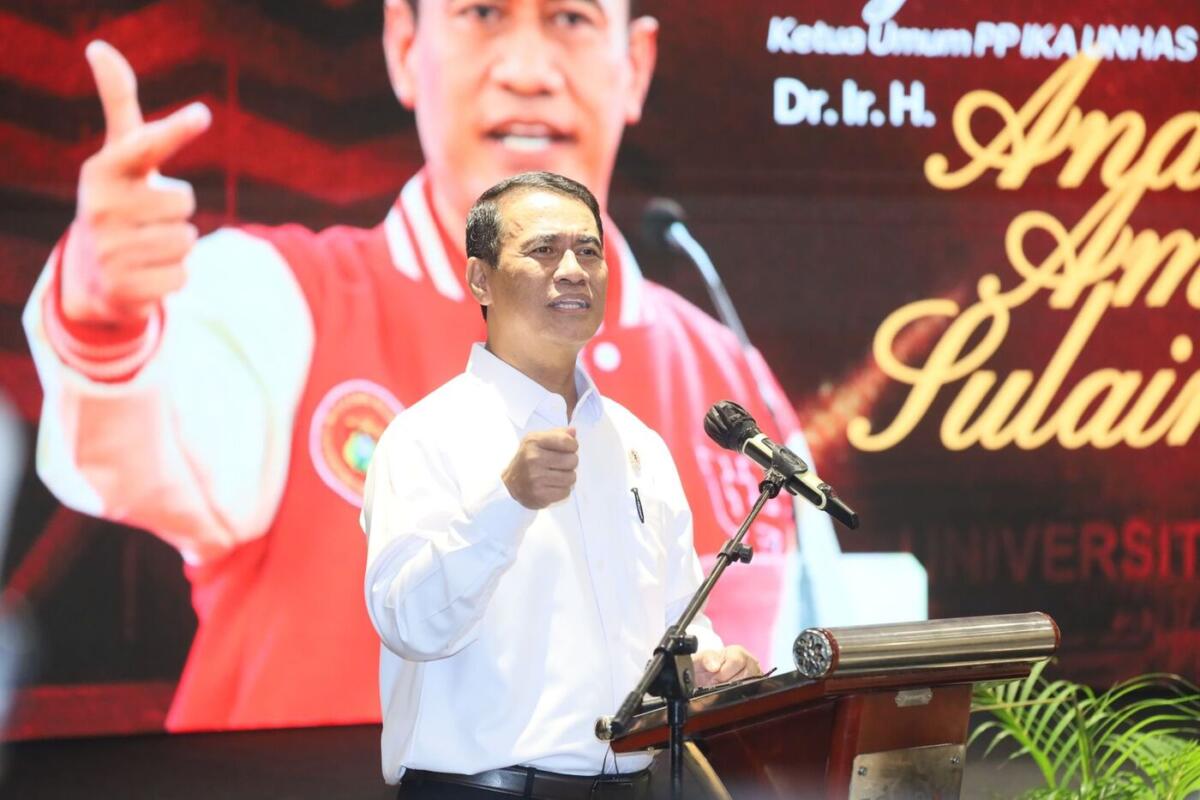 IST
PENGARAHAN--Menteri Pertanian RI Andi Amran Sulaiman menyampaikan pengarahan dalam Rakor dan Silaturahmi IKA Unhas di Hotel Four Points by Sheraton Makassar, Jumat (2/1).
