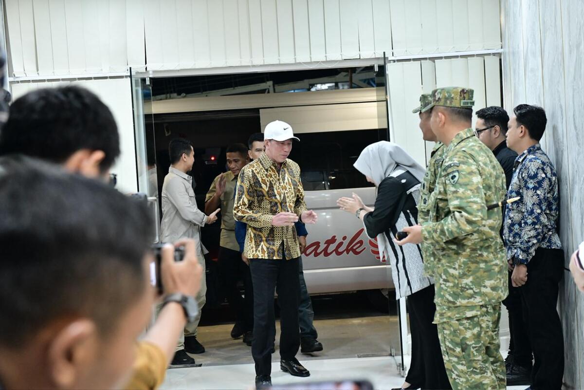 Wagub Sulsel Fatmawati Rusdi Sambut Jokowi di Bandara