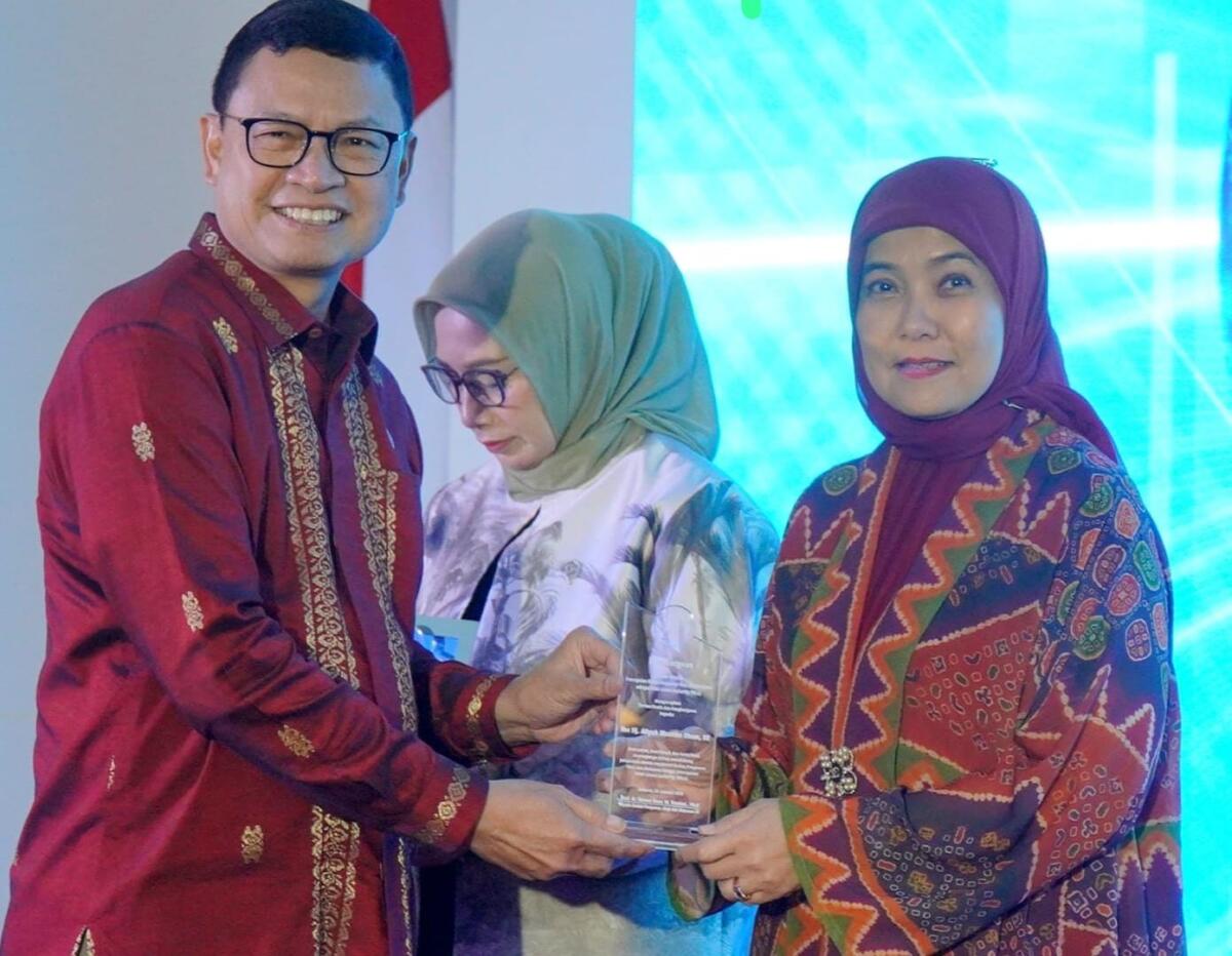 Jejak Aliyah Mustika Ilham di Komisi IX DPR RI Diganjar Penghargaan pada WLA Extravaganza BPOM RI