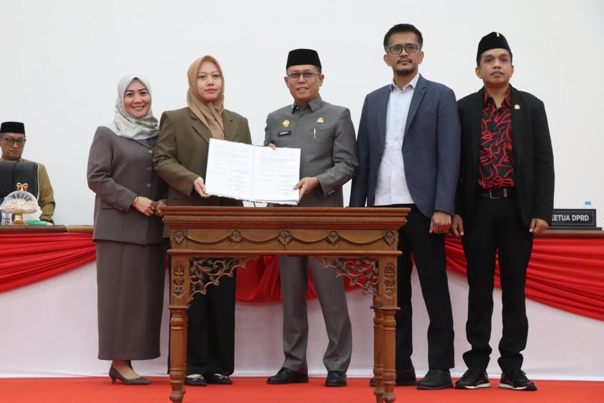 DPRD Sulbar Gelar Rapat Paripurna Persetujuan Ranperda dan Penutupan Masa Persidangan