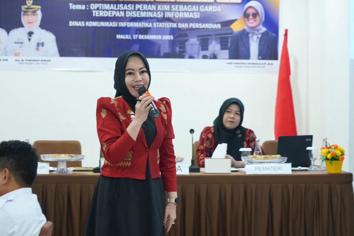 SOSIALISASI -- Diskominfo-SP Pemerintah Kabupaten Luwu Timur menggelar sosialisasi Komunitas Informasi Masyarakat (KIM) dengan tema Optimalisasi Peran KIM sebagai Garda Terdepan Diseminasi Informasi di Aula Wisma Trans baru-baru ini.  
