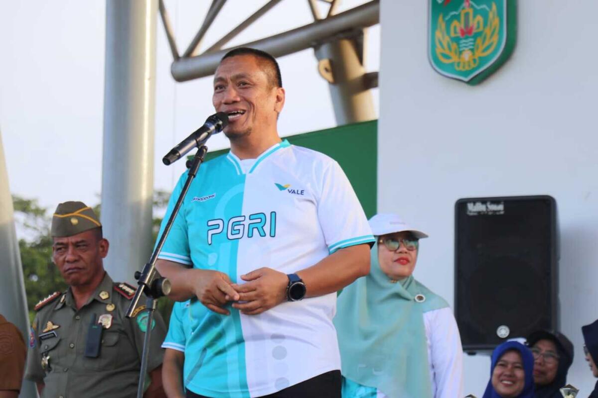 Bupati Lutim Tutup Porsenijar PGRI 2026