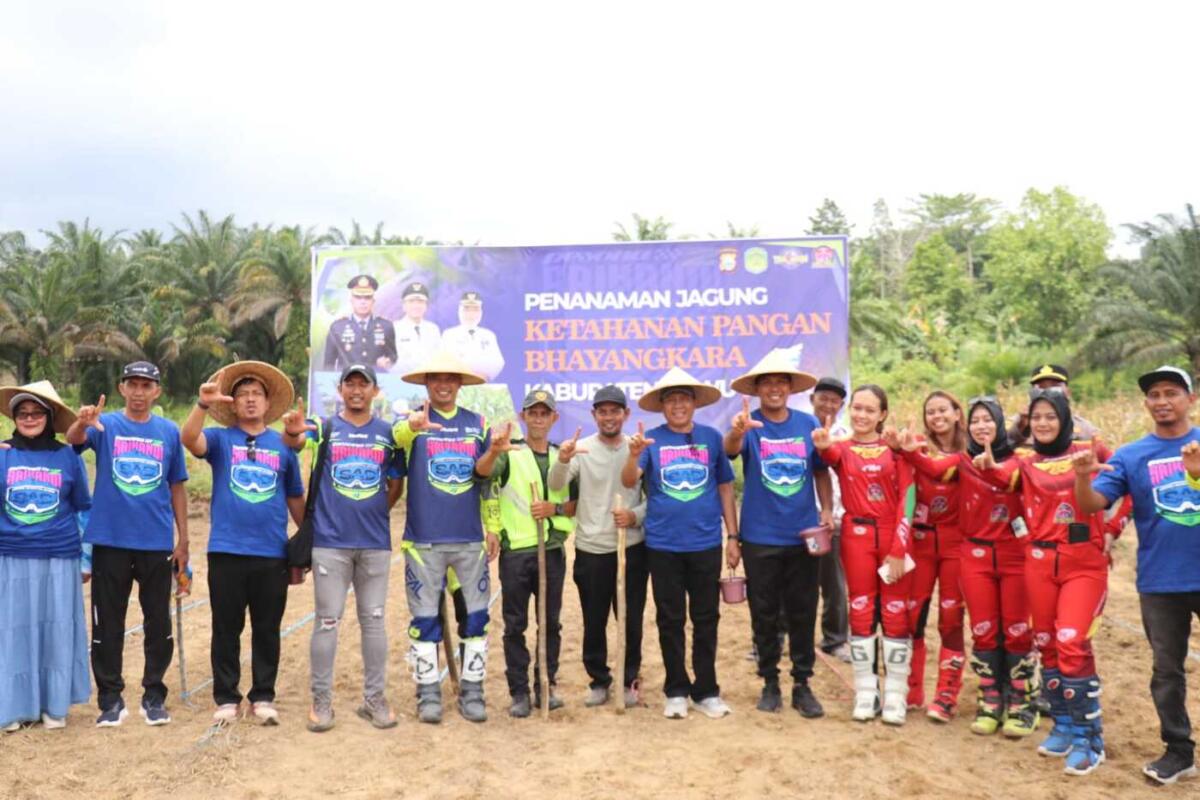 Pj ‎Sekkab Luwu Timur Tanam Jagung di Margolembo