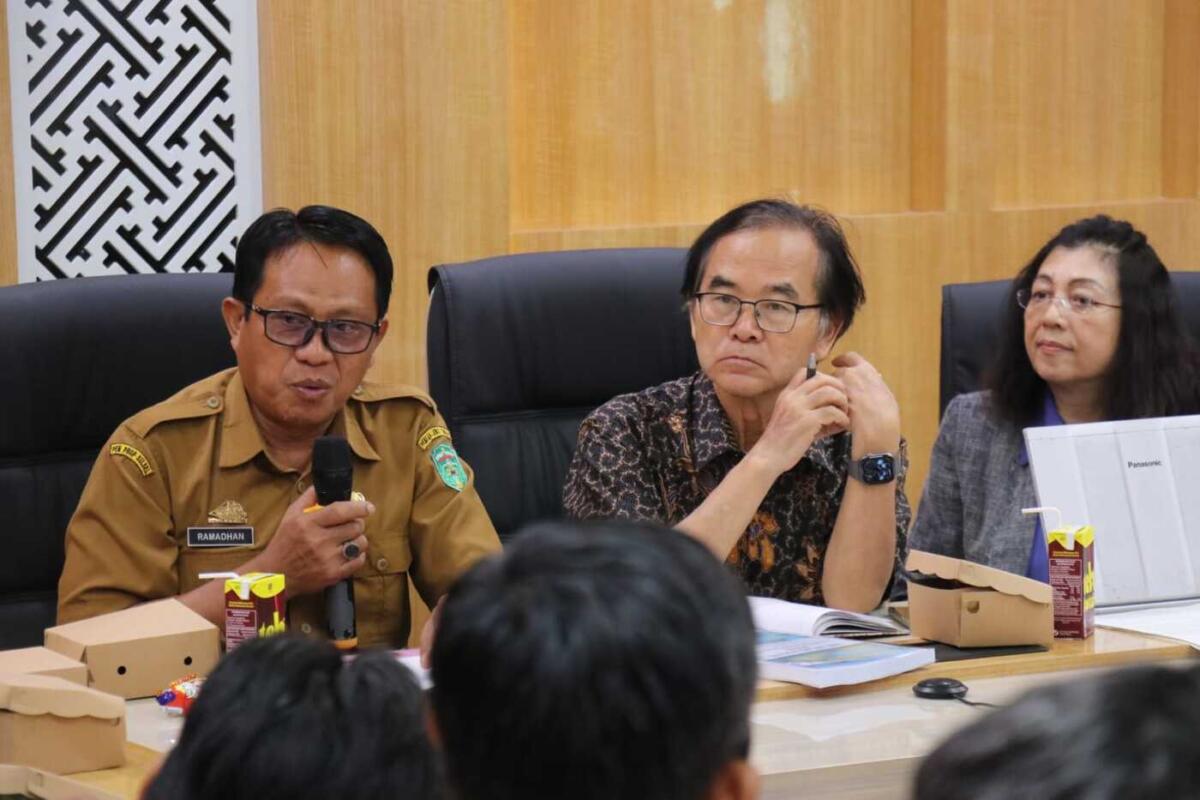 Pj Sekkab Luwu Timur Pimpin Rapat Perda MHA