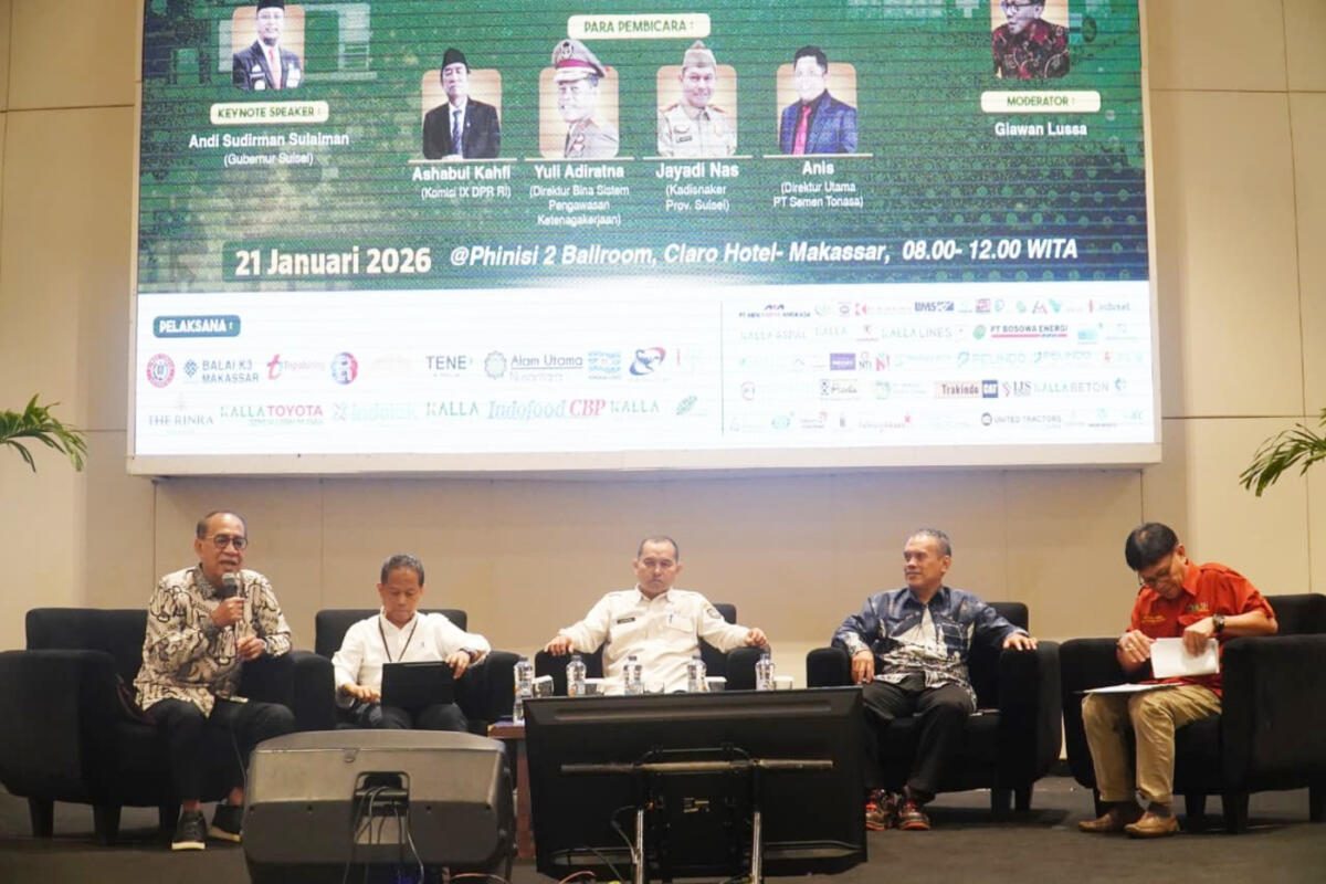 SEMINAR -- Seminar Nasional K3 bertajuk “L'Revitalisasi Peran UMKM melalui Penerapan Standar K3 dalam Rangka Peningkatan Daya Saing Sulawesi Selatan'.
