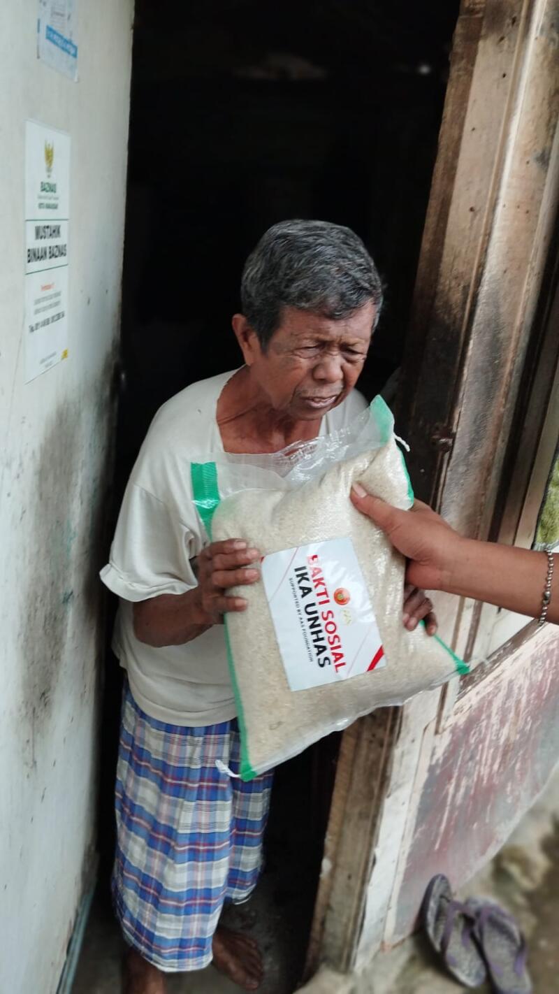 Awal Ramadan Mentan Amran Bagi-bagi 100 Ton Beras, Alumni Unhas Salurkan ke Seluruh Makassar