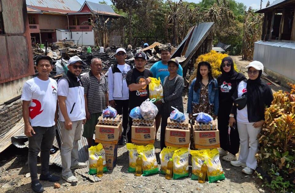 PSI Wajo Bagikan Alat Salat dan Sembako untuk Korban Kebakaran di Cempalagi