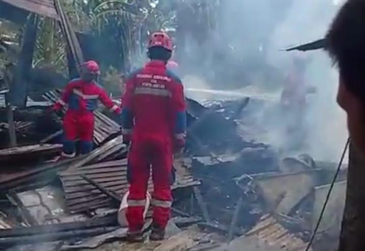 Delapan Rumah di Kecamatan Wajo Ludes Terbakar, Damkarmat Makassar Kerahkan 17 Armada