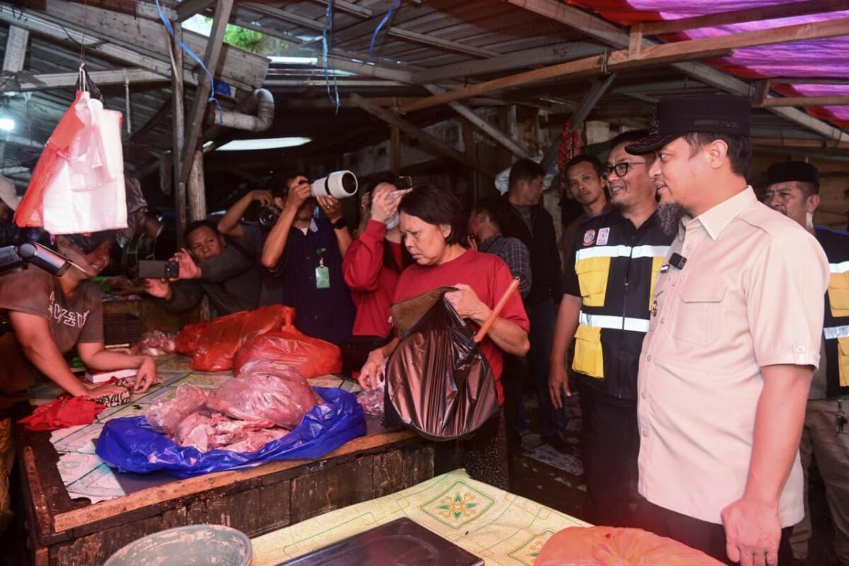 Gubernur ke Pasar Terong, Harga Sejumlah Kebutuhan Pokok Terpantau Naik