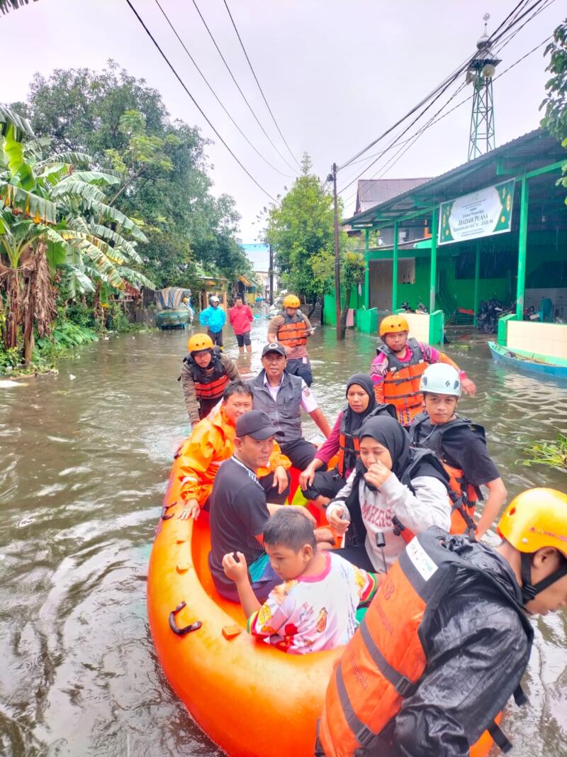 214 Warga Mengungsi Akibat Banjir di Manggala, Camat Imbau Utamakan Keselamatan