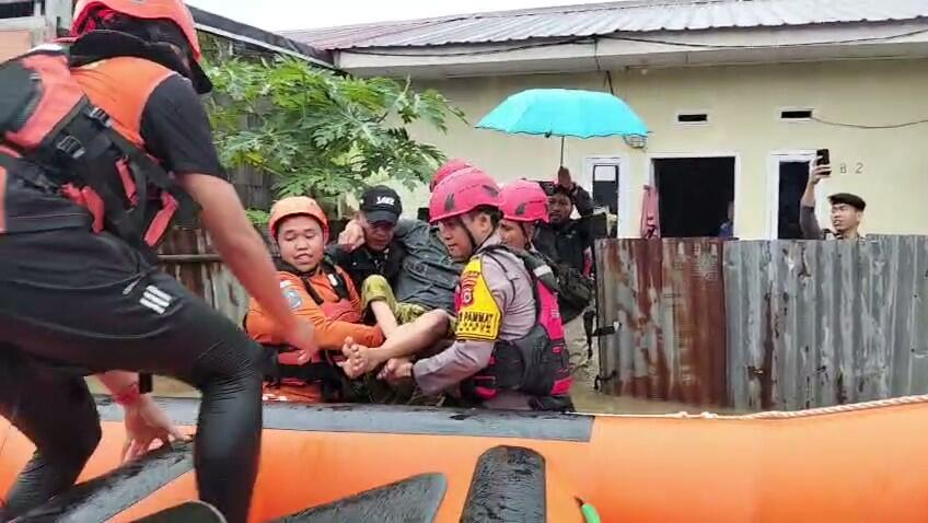 Banjir Rendam Delapan Kecamatan di Maros, Ribuan Warga Mengungsi