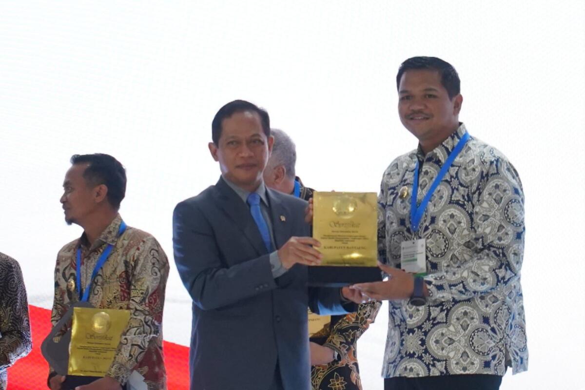 Berhasil Tingkatkan Kebersihan Daerah, Bantaeng Raih Sertifikat Adipura