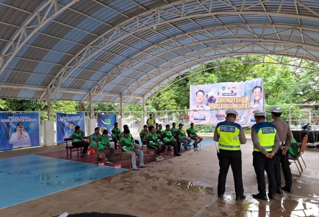 Satlantas Polres Maros Edukasi Ojol untuk Kurangi Risiko Kecelakaan di Jalan Raya