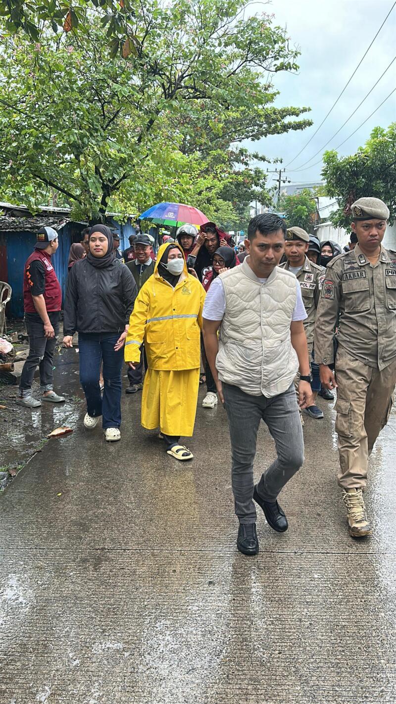 ‎30 Tahun Berdiri, 20 PKL di Jalan Adipura Kota Makassar Dibongkar