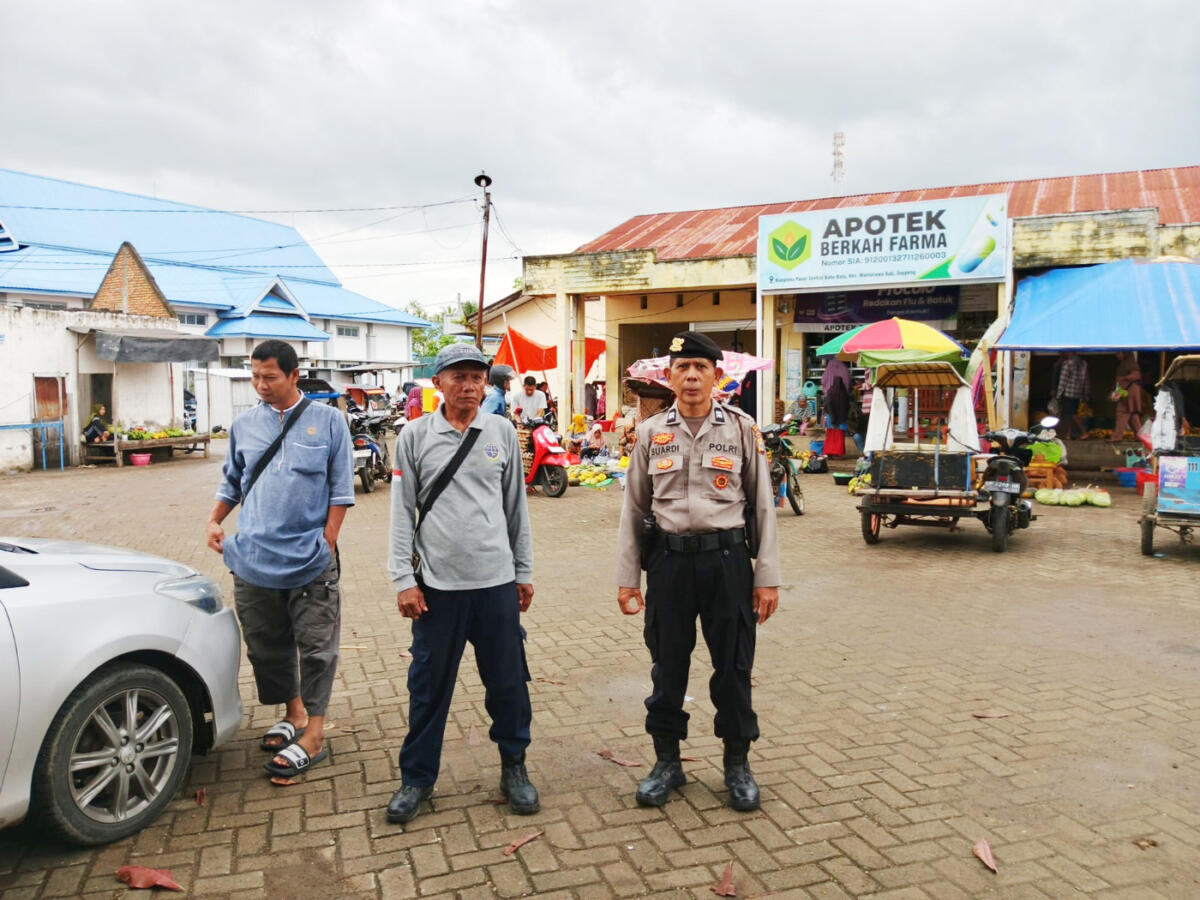 Bhabinkamtibmas Lakukan PAM di Pasar Batu-Batu