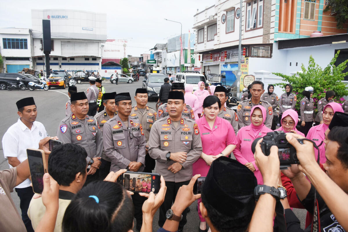 Kapolres Berbagi, Borong Penganan Buka Puasa