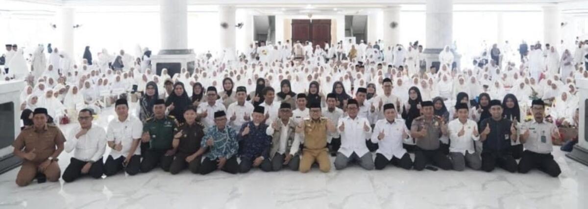 IST
MANASIK -- Para JCH Kabupaten Gowa saat manasik perdana di Masjid Agung Syekh Yusuf. 