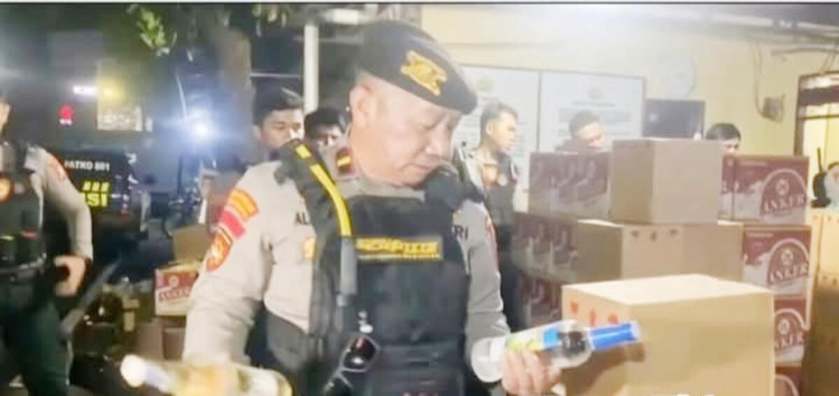 Jelang Ramadan, Polisi Sita Puluhan Botol Miras Ilegal