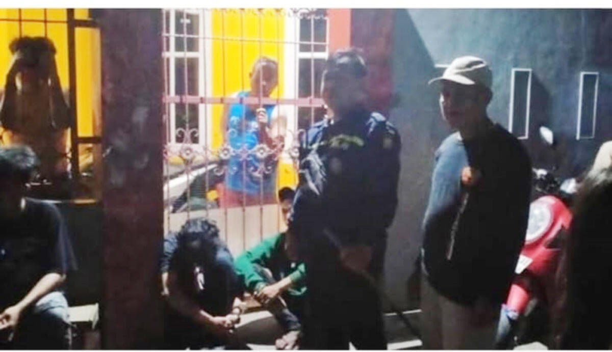 SERANG -- Tiga pelaku penyerangan warga di Jalan Pelita Raya Tengah diamankan personel Polsek Rappocini. 
