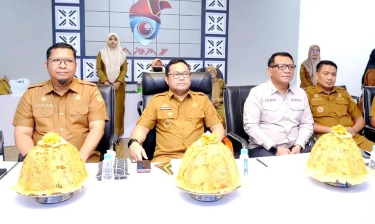 BKM/IST
VIRTUAL FORUM -- Wabup Gowa, Darmawangsyah Muin, memimpin virtual forum konsultasi publik penyusunan RKPD 2027 di peace room Pemkab Gowa. 
