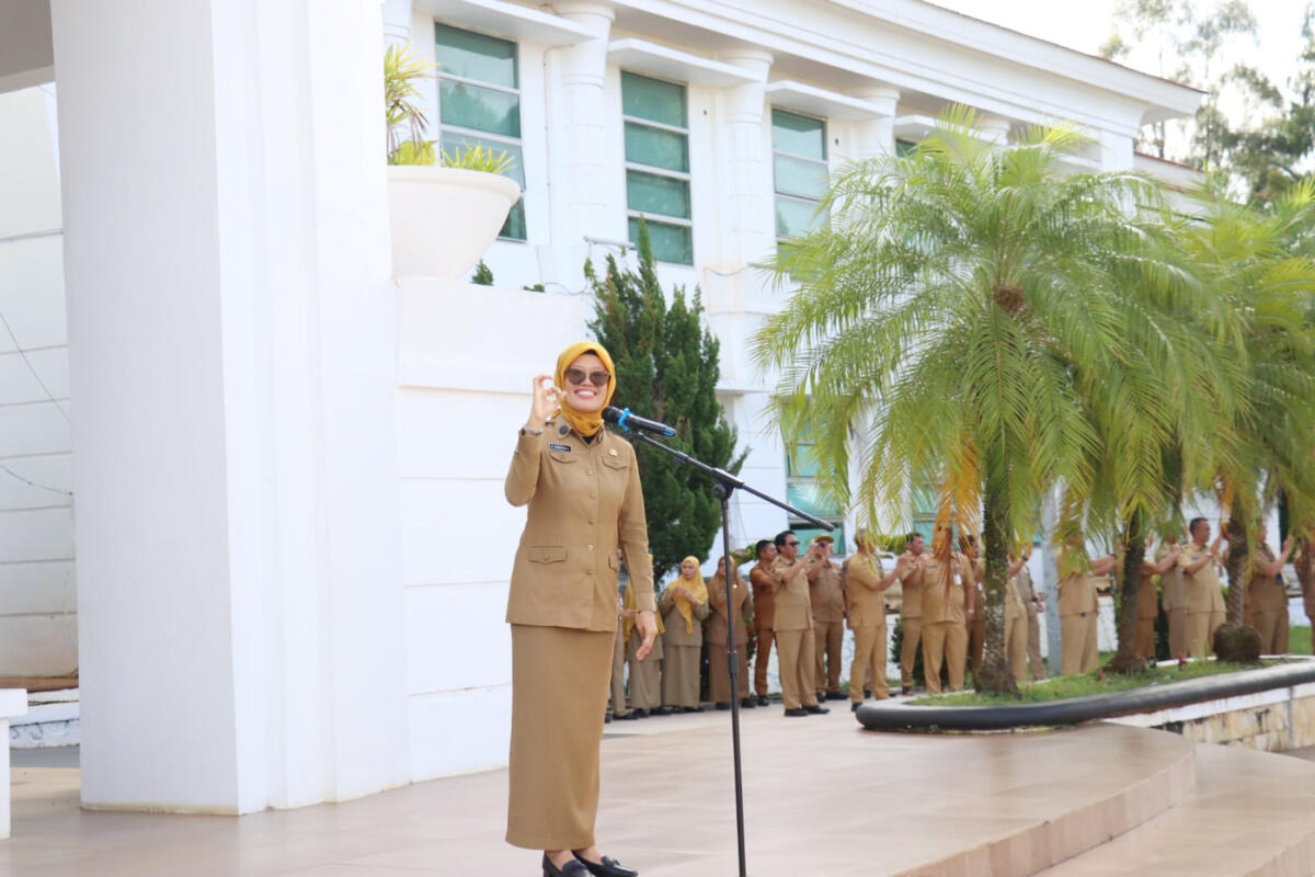APEL PASUKAN -- Wakil Bupati Luwu Timur, Puspawati Husler menghadiri Apel Gelar Pasukan Operasi Keselamatan Pallawa 2026 di Halaman Kepolisian Resort Luwu Timur, Malili, Senin (2/2). 