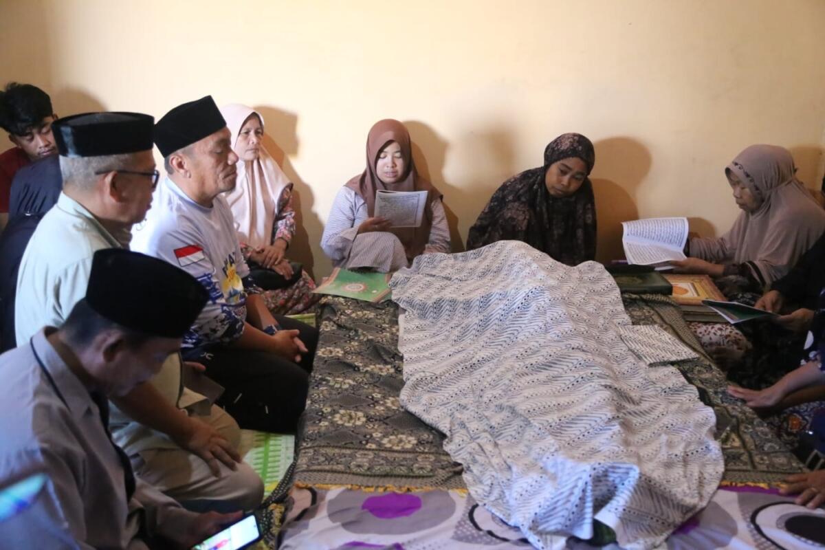 Bupati Luwu Timur Melayat ke Rumah Duka