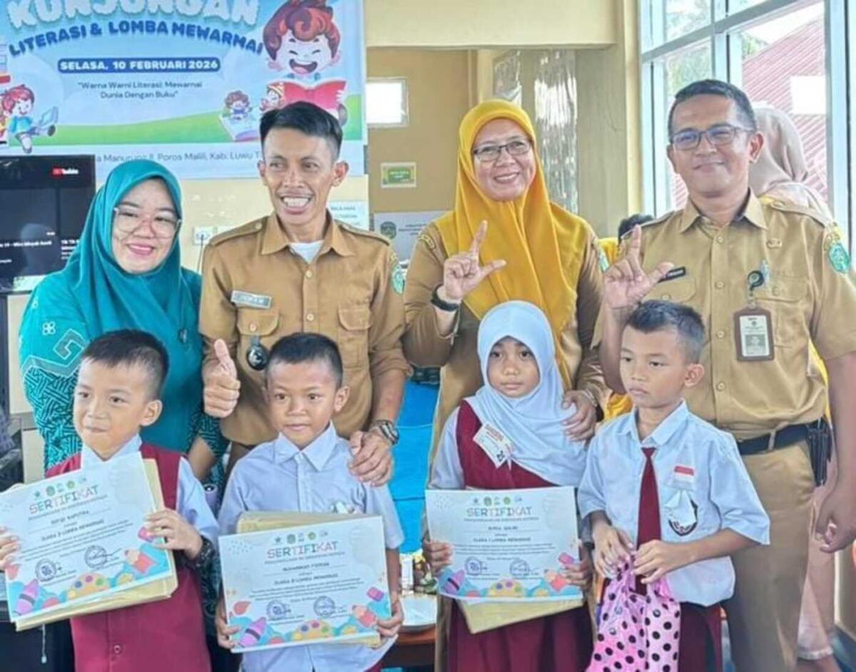 LOMBA -- Perpustakaan Lentera Ilmu Desa Manurung bekerja sama dengan mahasiswa KKNT Universitas Cokroaminoto Palopo Periode I Tahun 2026 menggelar kegiatan kunjungan literasi dan lomba mewarnai di Gedung Perpustakaan Lentera Ilmu Desa Manurung, Kecamatan Malili baru-baru ini. 
