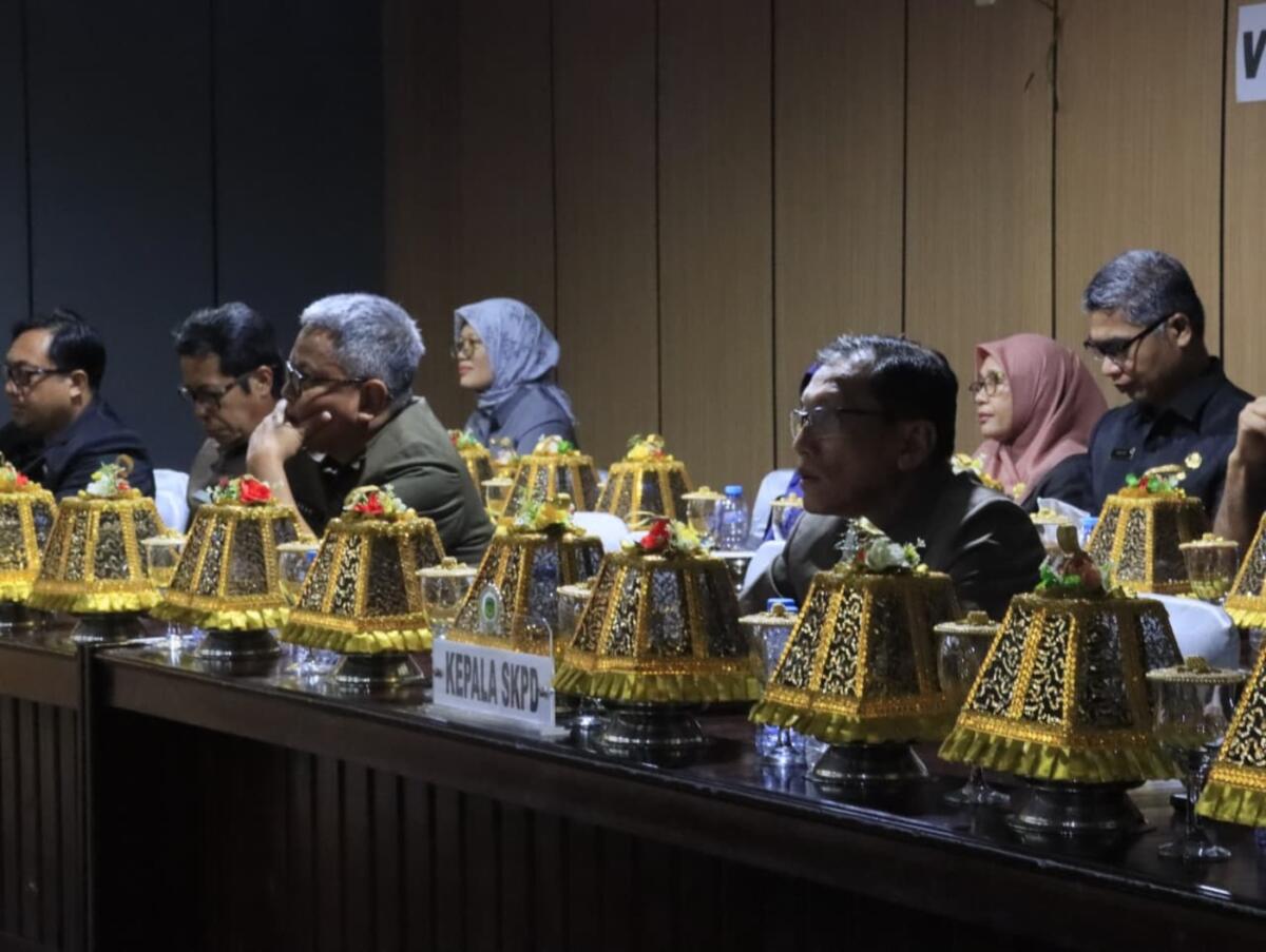 Wabup Puspa Hadiri Pemandangan Umum DPRD