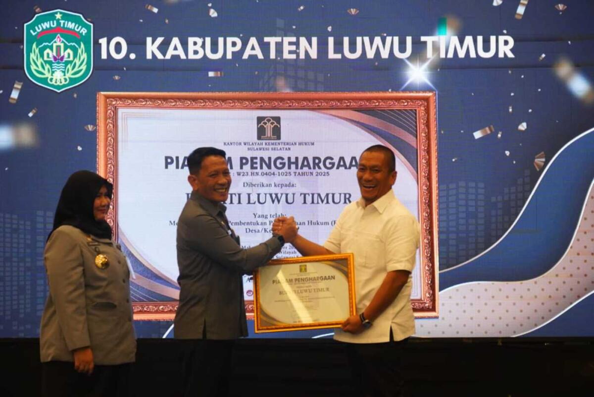 Terima Penghargaan Kemenkum Sulsel