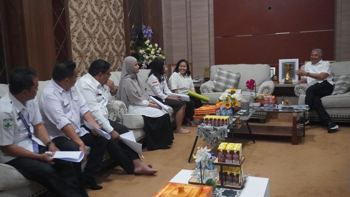 Bupati Irwan Serahkan SK 7 Kepala Puskesmas