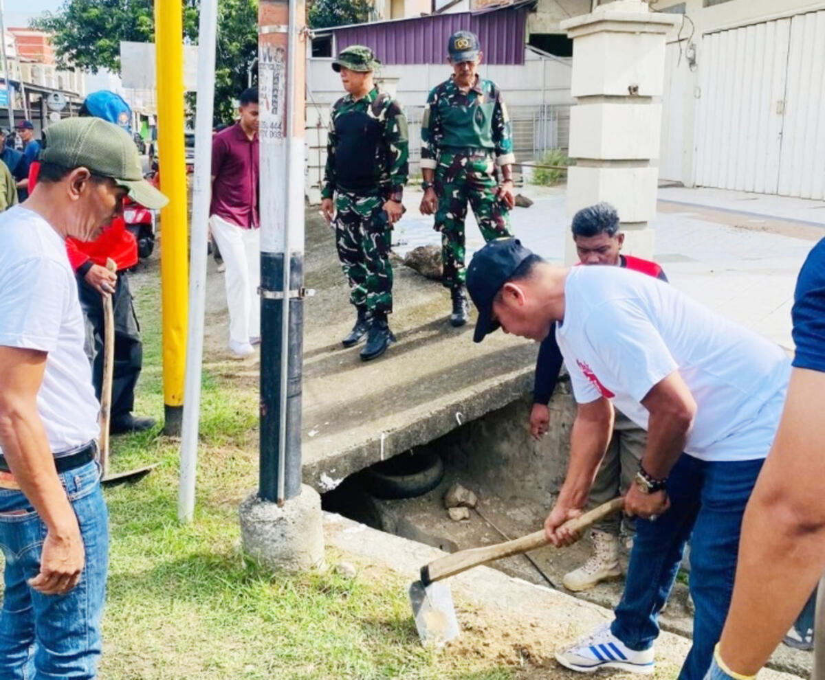 Andi Rosman Pimpin Kerja Bakti Massal