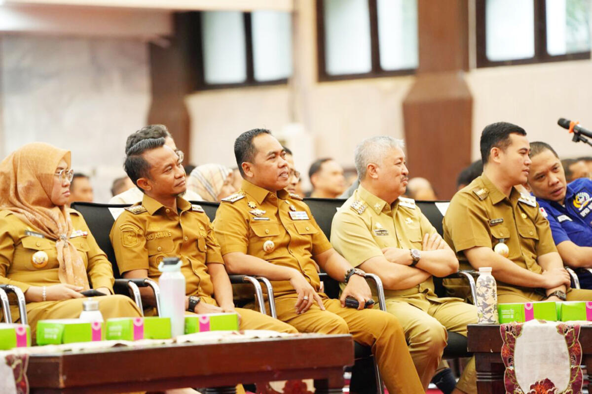 Bupati Wajo Temui Gubernur di Ruang Pola