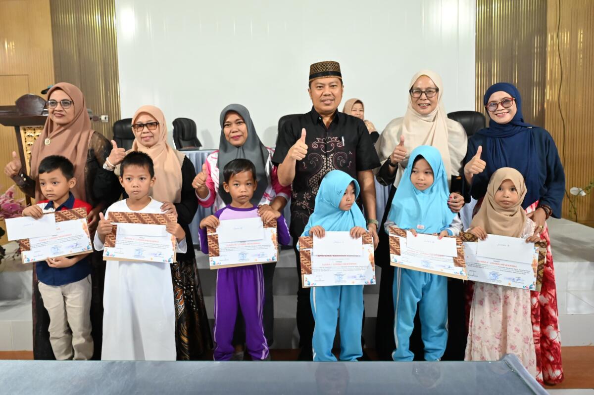 Gebyar Ramadan Disdik Sinjai Berakhir, Siswa Berprestasi Terima Penghargaan