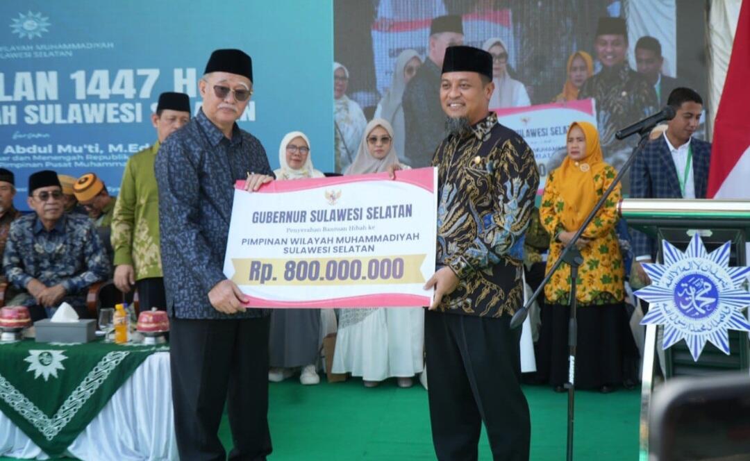 Hadiri Syawalan 1447 Hijriah Muhammadiyah Sulsel, Gubernur Serahkan Hibah Rp800 Juta dan Bantuan Traktor