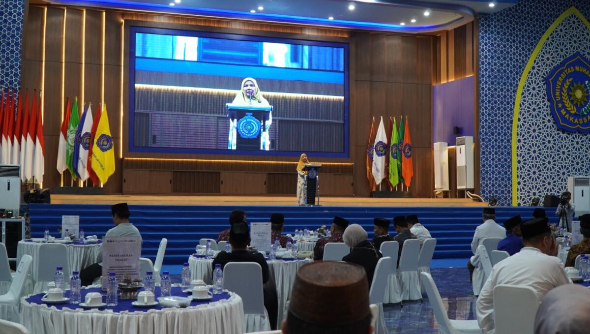 Pantun THR Wakil Rektor II Undang Tawa Ribuan Peserta Buka Puasa Unismuh Makassar