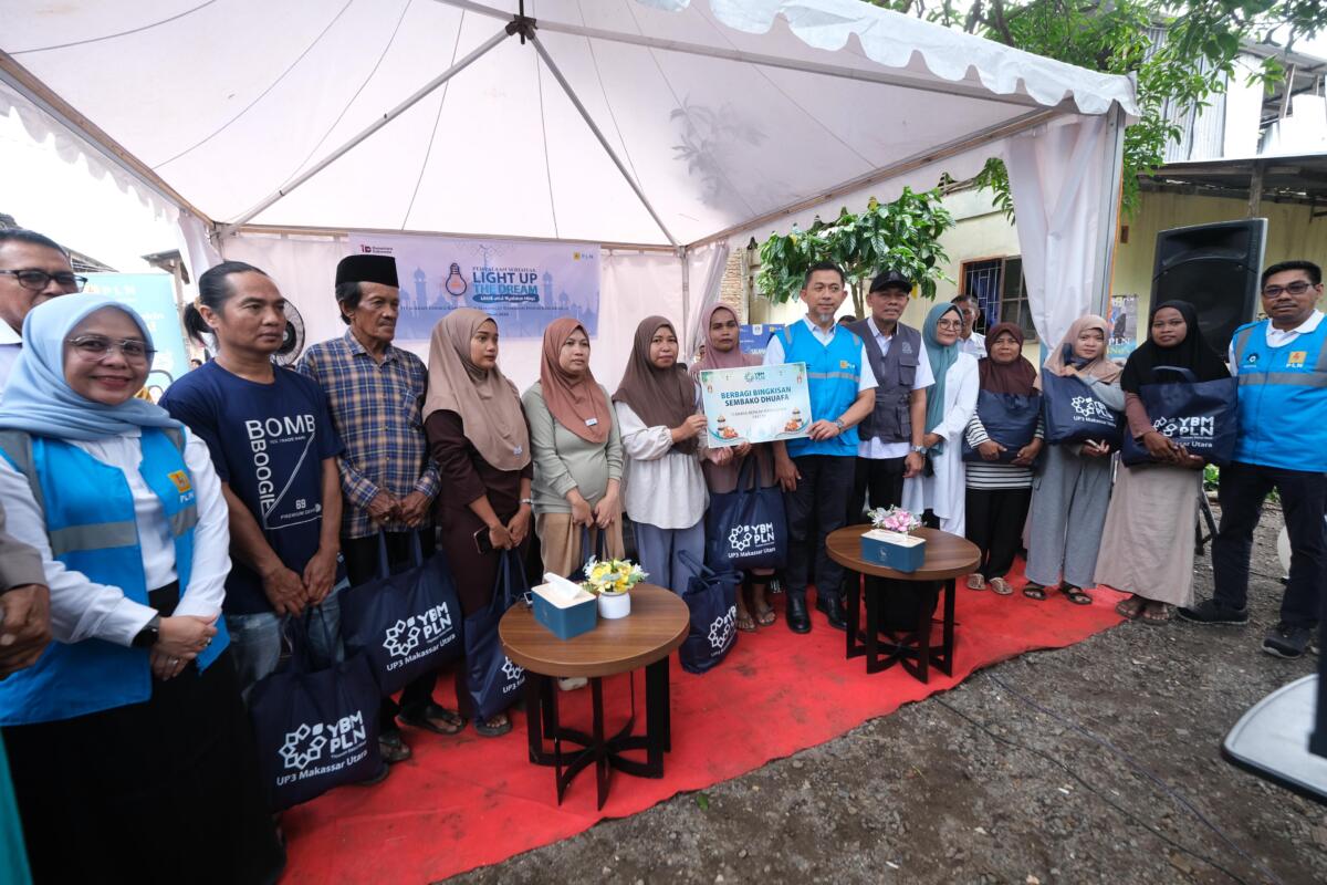 Momen Ramadan 1447 H, Program Light Up The Dream PLN UID Sulselrabar Nyalakan Listrik untuk 336 Rumah Keluarga Prasejahtera