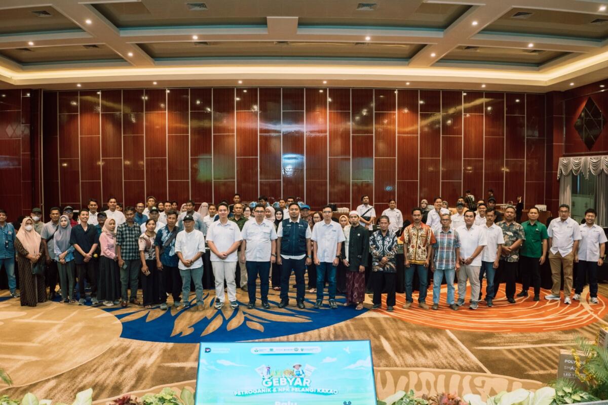 Pupuk Indonesia Apresiasi Kios dan Petani melalui Gebyar Petroganik dan NPK Pelangi Kakao
