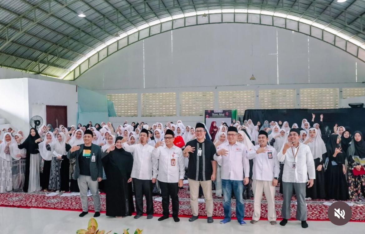 OJK Sulselbar Dorong Literasi Keuangan Syariah Santri Melalui Edukasi di Sekolah Putri Darul Istiqamah Kabupaten Maros