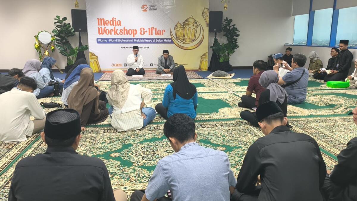 SAMBUTAN -- Kepala Kantor Perwakilan LPS III Makassar, Fuad Zaen didampingi Sekretaris MUI Sulsel, Prof KH Muammar Bakry saat menyampaikan sambutan pada kegiatan Media Workshop dan Iftar di Kantor Perwakilan LPS III Makassar, Rabu, 11 Maret 2026.