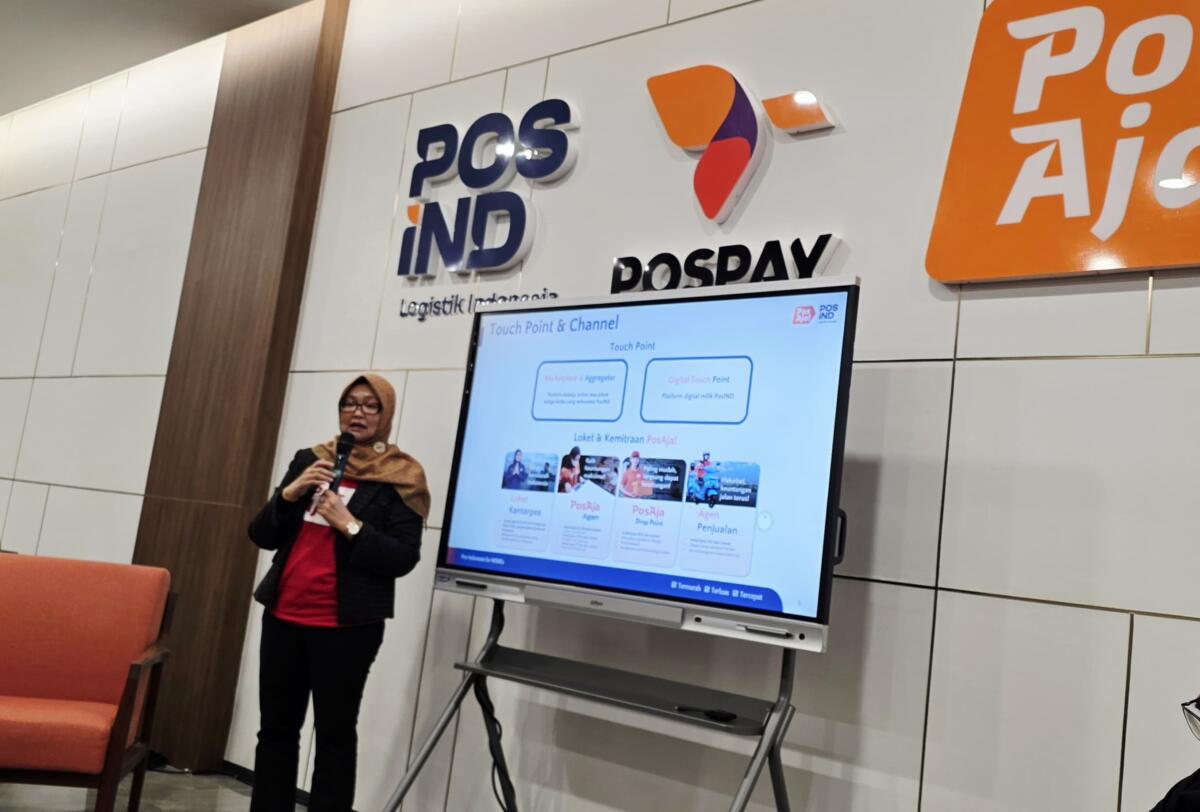 POSIND -- SVP Retail Business, Helly S. Halimah sedang memaparkan beragam layanan yang kini dihadirkan PosIND dalam rangka memperkuat layanan retail business.