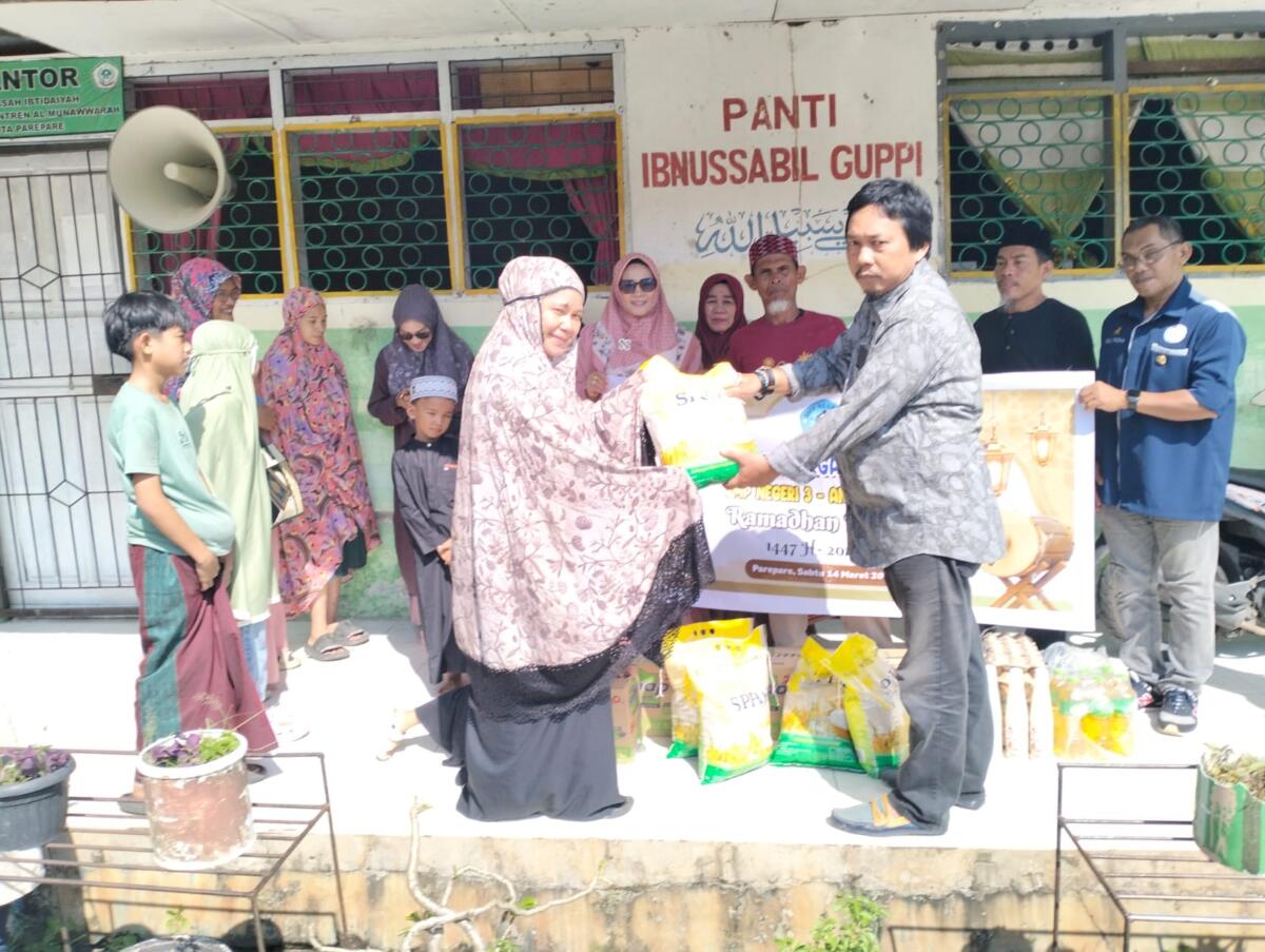 IKA SMPN 3 Berbagi di Pondok Pesantren