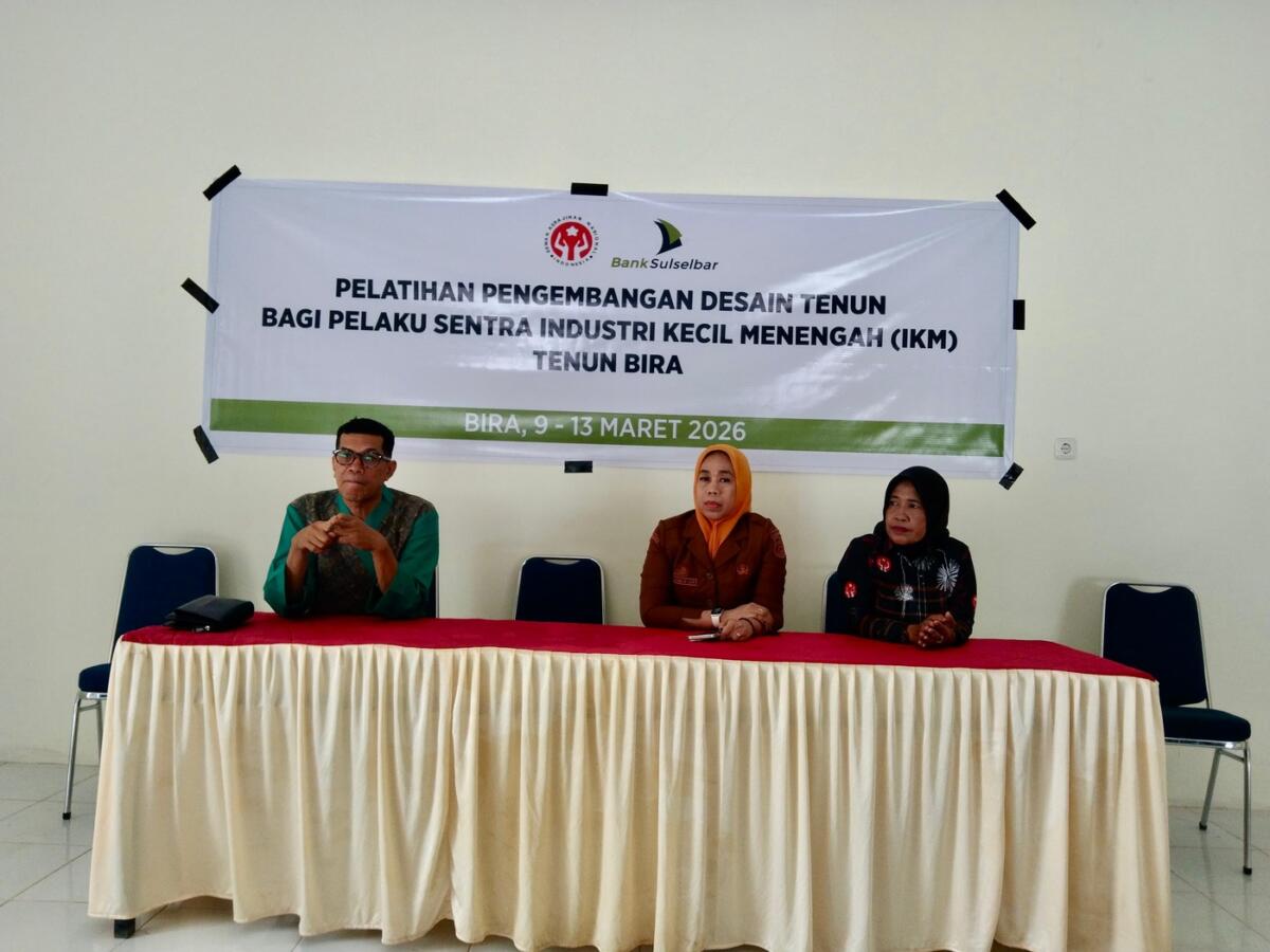 Pengrajin Tenun Bira Ikuti Pelatihan Desain