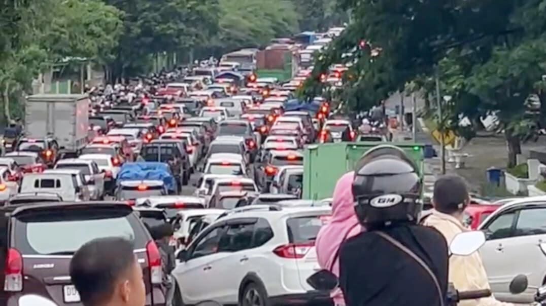 Arus Mudik Jeneponto Diwarnai Kemacetan Panjang