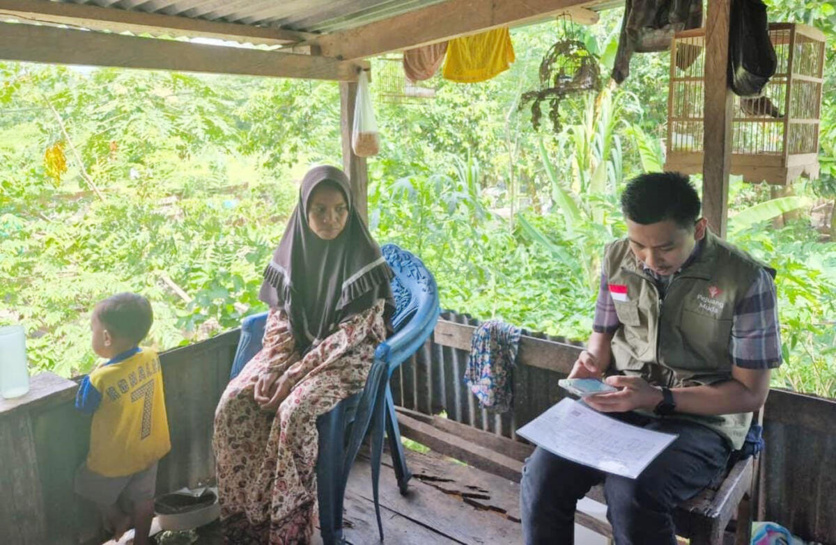 IST
PEMUTAKHIRAN -- Petugas PKH Dinsos Gowa terus melakukan kegiatan pemutakhiran data penerima KIS dengan menyesuaikan desil masing-masing. 
